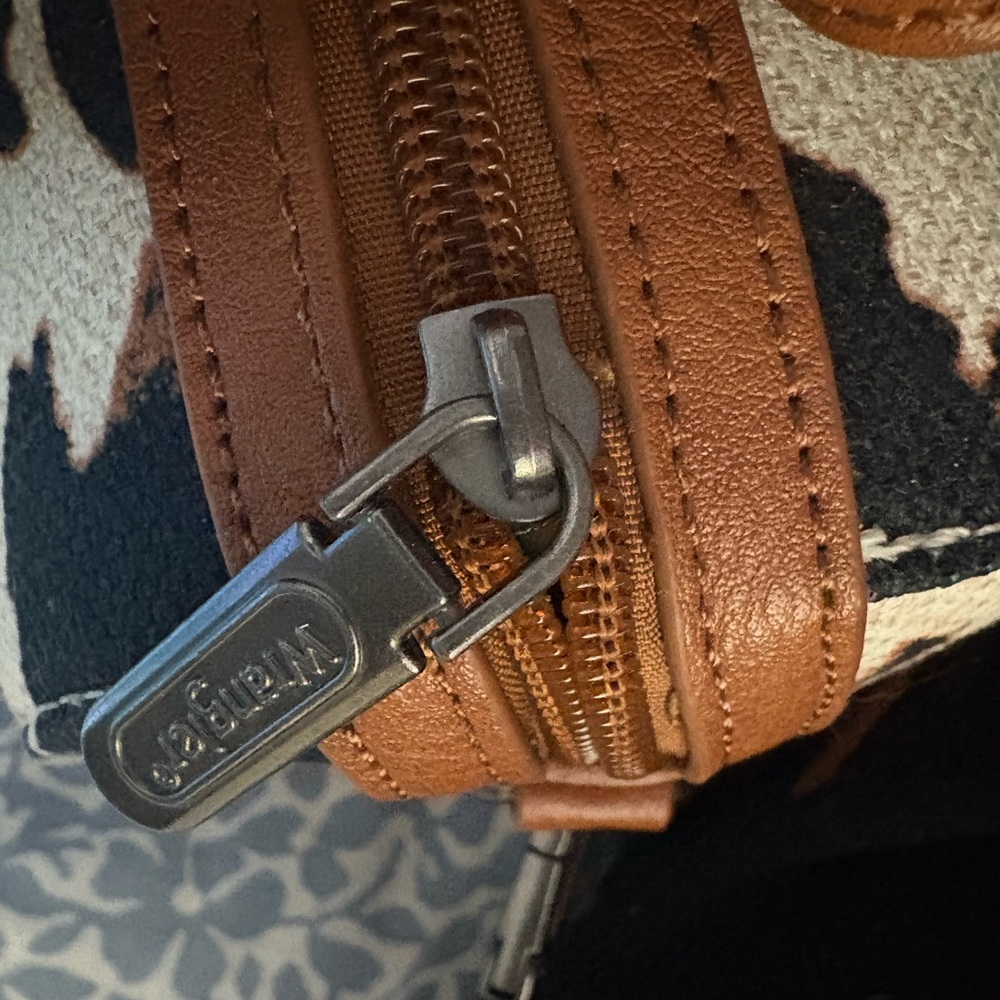 Wrangler NWT Cow Print Crossbody Barrel Handbag - Picture 4 of 7